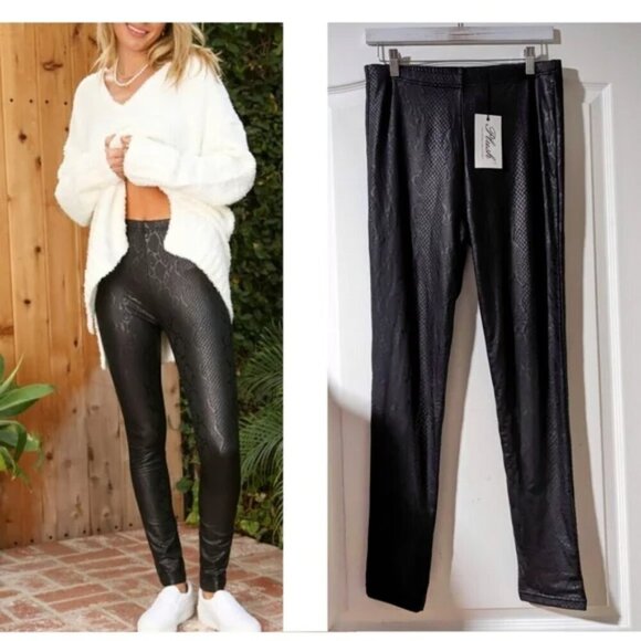 Plush Fleece | Fleece-Lined Liquid Legging in black python print - Picture 1 of 9